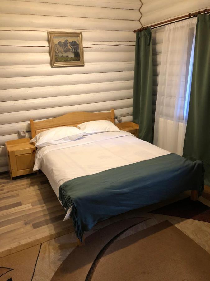 Pensiunea Vanatorul Obârşia Lotrului Kültér fotó